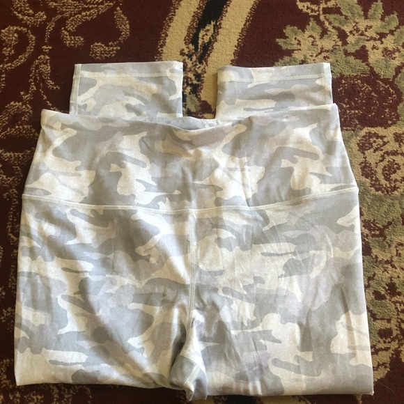 Athletic Works dri-more XL  Camouflage Leggings- fitted cropped - new or like ne - Picture 3 of 8